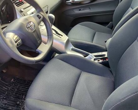 Красный Тойота Аурис, объемом двигателя 1.6 л и пробегом 118 тыс. км за 9299 $, фото 2 на Automoto.ua