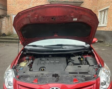 Красный Тойота Аурис, объемом двигателя 1.6 л и пробегом 104 тыс. км за 10500 $, фото 12 на Automoto.ua