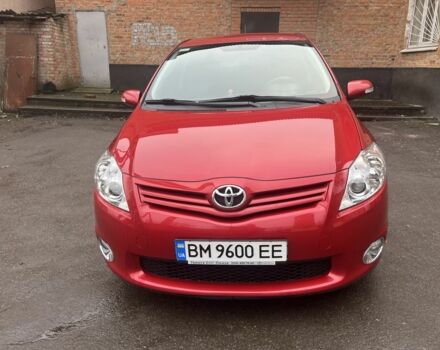 Красный Тойота Аурис, объемом двигателя 1.6 л и пробегом 104 тыс. км за 10500 $, фото 1 на Automoto.ua