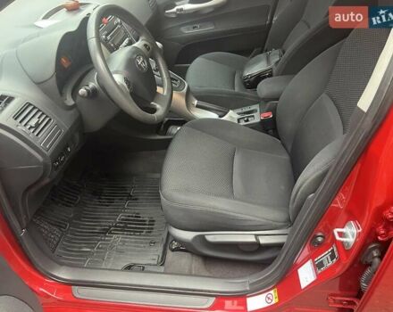 Красный Тойота Аурис, объемом двигателя 1.6 л и пробегом 104 тыс. км за 10500 $, фото 9 на Automoto.ua