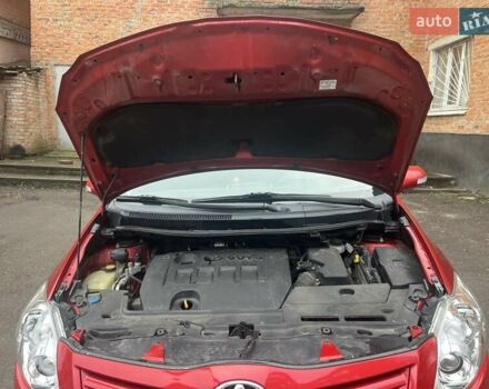 Красный Тойота Аурис, объемом двигателя 1.6 л и пробегом 104 тыс. км за 10500 $, фото 18 на Automoto.ua