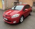 Красный Тойота Аурис, объемом двигателя 1.6 л и пробегом 104 тыс. км за 10500 $, фото 2 на Automoto.ua
