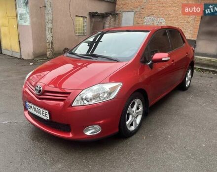Красный Тойота Аурис, объемом двигателя 1.6 л и пробегом 104 тыс. км за 10500 $, фото 1 на Automoto.ua