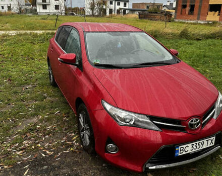 Червоний Тойота Ауріс, об'ємом двигуна 1.6 л та пробігом 129 тис. км за 14000 $, фото 4 на Automoto.ua