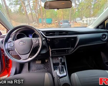 Красный Тойота Аурис, объемом двигателя 1.6 л и пробегом 107 тыс. км за 15000 $, фото 4 на Automoto.ua