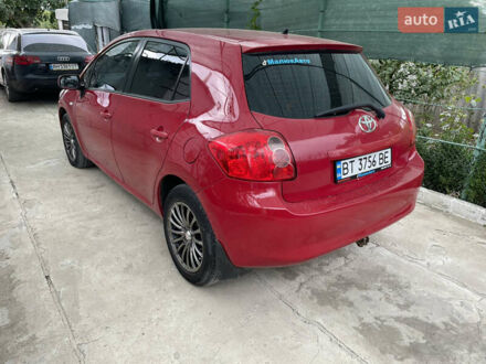 Червоний Тойота Ауріс, об'ємом двигуна 1.6 л та пробігом 200 тис. км за 6300 $, фото 1 на Automoto.ua