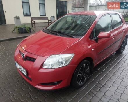 Красный Тойота Аурис, объемом двигателя 1.6 л и пробегом 134 тыс. км за 6999 $, фото 1 на Automoto.ua