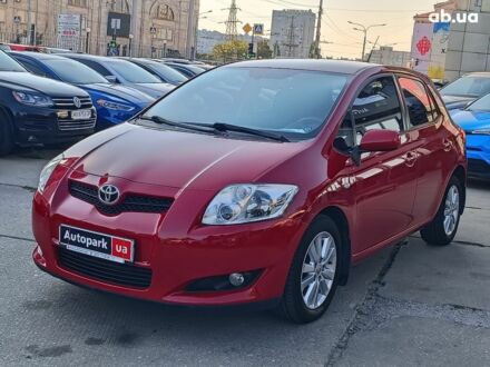 Червоний Тойота Ауріс, об'ємом двигуна 1.6 л та пробігом 101 тис. км за 8490 $, фото 1 на Automoto.ua