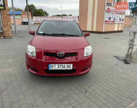 Красный Тойота Аурис, объемом двигателя 1.6 л и пробегом 200 тыс. км за 6200 $, фото 1 на Automoto.ua