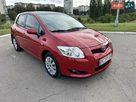 Красный Тойота Аурис, объемом двигателя 1.6 л и пробегом 186 тыс. км за 6700 $, фото 1 на Automoto.ua