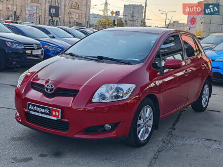 Червоний Тойота Ауріс, об'ємом двигуна 1.6 л та пробігом 101 тис. км за 8490 $, фото 1 на Automoto.ua