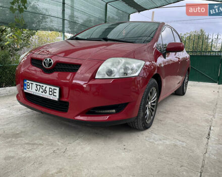 Червоний Тойота Ауріс, об'ємом двигуна 1.6 л та пробігом 200 тис. км за 6300 $, фото 1 на Automoto.ua