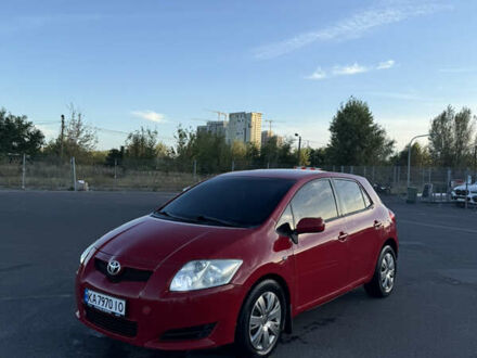Червоний Тойота Ауріс, об'ємом двигуна 1.6 л та пробігом 250 тис. км за 5350 $, фото 1 на Automoto.ua