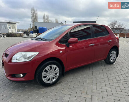 Красный Тойота Аурис, объемом двигателя 1.6 л и пробегом 193 тыс. км за 6855 $, фото 1 на Automoto.ua