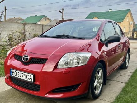 Красный Тойота Аурис, объемом двигателя 1.4 л и пробегом 229 тыс. км за 6300 $, фото 1 на Automoto.ua