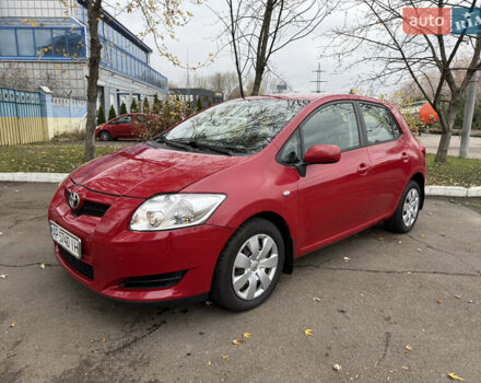 Красный Тойота Аурис, объемом двигателя 1.6 л и пробегом 181 тыс. км за 5999 $, фото 1 на Automoto.ua