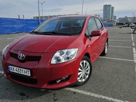 Красный Тойота Аурис, объемом двигателя 1.6 л и пробегом 142 тыс. км за 6950 $, фото 1 на Automoto.ua