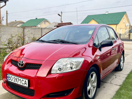 Красный Тойота Аурис, объемом двигателя 1.36 л и пробегом 229 тыс. км за 6300 $, фото 1 на Automoto.ua