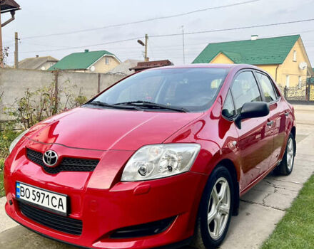 Красный Тойота Аурис, объемом двигателя 1.36 л и пробегом 229 тыс. км за 6300 $, фото 1 на Automoto.ua