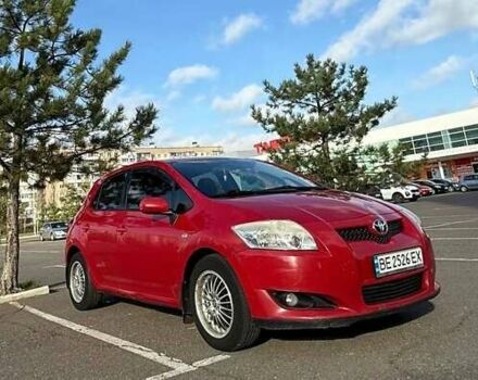 Красный Тойота Аурис, объемом двигателя 1.6 л и пробегом 399 тыс. км за 5700 $, фото 1 на Automoto.ua