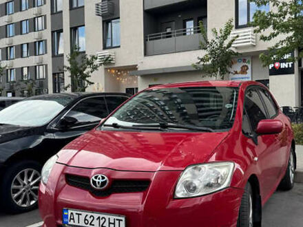 Красный Тойота Аурис, объемом двигателя 1.6 л и пробегом 189 тыс. км за 5800 $, фото 1 на Automoto.ua