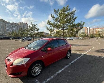 Красный Тойота Аурис, объемом двигателя 1.6 л и пробегом 399 тыс. км за 5700 $, фото 1 на Automoto.ua