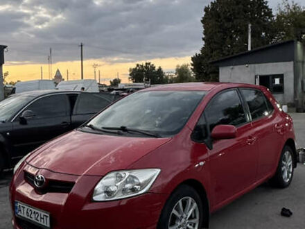 Червоний Тойота Ауріс, об'ємом двигуна 1.6 л та пробігом 189 тис. км за 5800 $, фото 1 на Automoto.ua