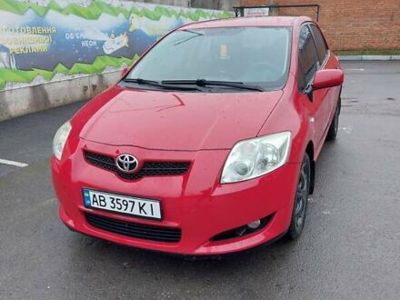 Красный Тойота Аурис, объемом двигателя 1.6 л и пробегом 243 тыс. км за 6900 $, фото 1 на Automoto.ua