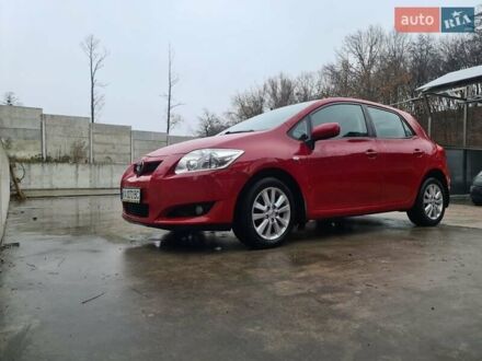 Красный Тойота Аурис, объемом двигателя 1.6 л и пробегом 202 тыс. км за 6800 $, фото 1 на Automoto.ua