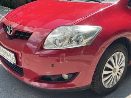 Тойота Аурис 2009 в Вышгороде на Automoto.ua Красный Тойота Аурис, объемом двигателя 0 л и пробегом 65 тыс. км за 8500 $, фото 1 на Automoto.ua