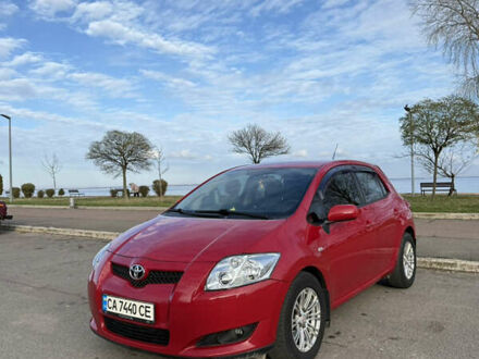Красный Тойота Аурис, объемом двигателя 1.6 л и пробегом 123 тыс. км за 8500 $, фото 1 на Automoto.ua