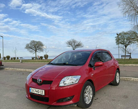 Красный Тойота Аурис, объемом двигателя 1.6 л и пробегом 123 тыс. км за 8500 $, фото 1 на Automoto.ua