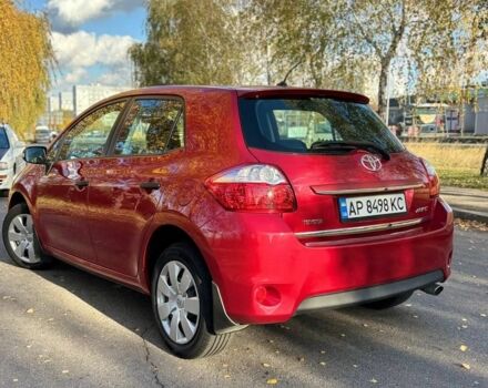 Червоний Тойота Ауріс, об'ємом двигуна 1.6 л та пробігом 122 тис. км за 10200 $, фото 1 на Automoto.ua