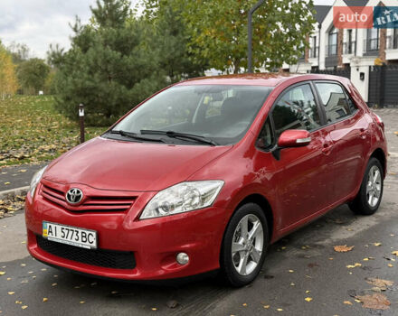 Червоний Тойота Ауріс, об'ємом двигуна 1.6 л та пробігом 169 тис. км за 10000 $, фото 1 на Automoto.ua
