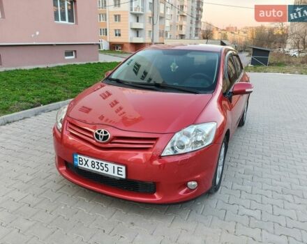 Красный Тойота Аурис, объемом двигателя 1.6 л и пробегом 122 тыс. км за 7300 $, фото 1 на Automoto.ua