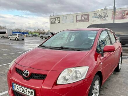 Красный Тойота Аурис, объемом двигателя 1.6 л и пробегом 238 тыс. км за 5500 $, фото 1 на Automoto.ua