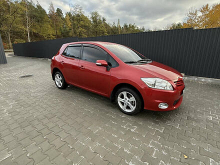 Тойота Аурис 2012 в Киеве на Automoto.ua Красный Тойота Аурис, объемом двигателя 1.6 л и пробегом 87 тыс. км за 11700 $, фото 1 на Automoto.ua