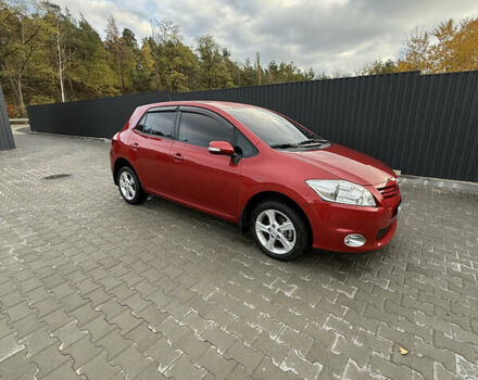Красный Тойота Аурис, объемом двигателя 1.6 л и пробегом 87 тыс. км за 11700 $, фото 1 на Automoto.ua