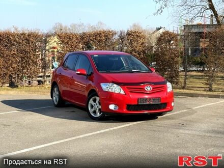 Тойота Ауріс 2012 у Києві на Automoto.ua Червоний Тойота Ауріс, об'ємом двигуна 16 л та пробігом 112 тис. км за 12666 $, фото 1 на Automoto.ua