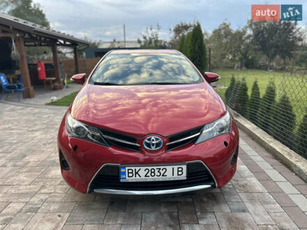 Тойота Аурис 2014 в Ровно на Automoto.ua Красный Тойота Аурис, объемом двигателя 1.8 л и пробегом 104 тыс. км за 13900 $, фото 1 на Automoto.ua