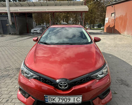 Красный Тойота Аурис, объемом двигателя 1.8 л и пробегом 128 тыс. км за 11000 $, фото 1 на Automoto.ua