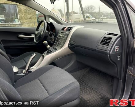 Тойота Аурис, объемом двигателя 1.4 л и пробегом 200 тыс. км за 5700 $, фото 12 на Automoto.ua