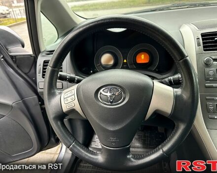 Тойота Аурис, объемом двигателя 1.4 л и пробегом 200 тыс. км за 5700 $, фото 10 на Automoto.ua