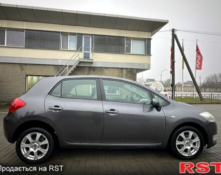 Тойота Аурис, объемом двигателя 1.4 л и пробегом 200 тыс. км за 5700 $, фото 6 на Automoto.ua