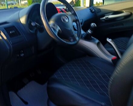 Тойота Аурис, объемом двигателя 1.4 л и пробегом 249 тыс. км за 6500 $, фото 3 на Automoto.ua