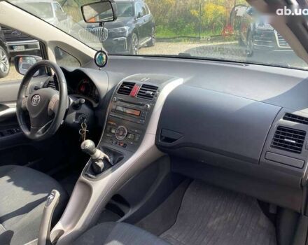 Тойота Аурис, объемом двигателя 1.6 л и пробегом 268 тыс. км за 5800 $, фото 4 на Automoto.ua