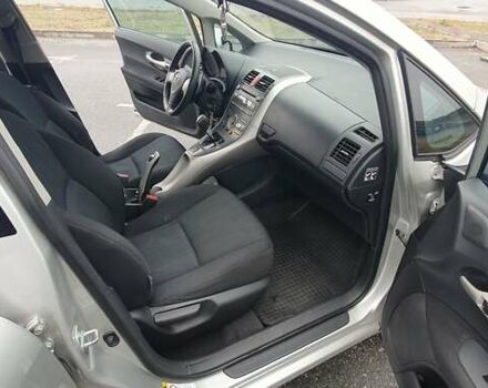 Тойота Аурис, объемом двигателя 1.6 л и пробегом 274 тыс. км за 6000 $, фото 7 на Automoto.ua