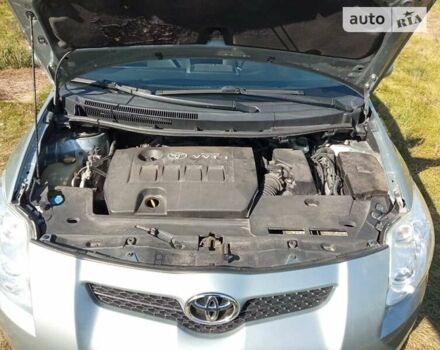 Тойота Аурис, объемом двигателя 1.6 л и пробегом 270 тыс. км за 6500 $, фото 8 на Automoto.ua