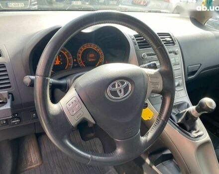 Тойота Аурис, объемом двигателя 1.6 л и пробегом 268 тыс. км за 5800 $, фото 7 на Automoto.ua