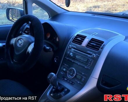 Тойота Аурис, объемом двигателя 16 л и пробегом 168 тыс. км за 7300 $, фото 6 на Automoto.ua